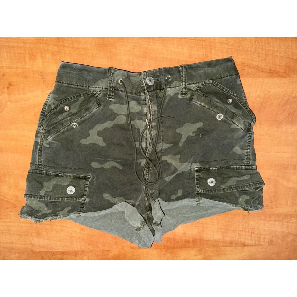 American Eagle Mom Short Camo Cargo Utility Shorts Green Super Stretch Size 2
